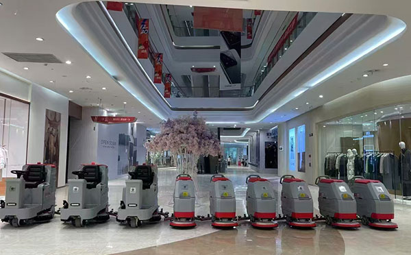 商场贡嘎洗地机交机展示现场